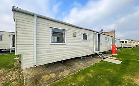 Lovely 6 Berth Caravan For Hire At Naze Marine Park In Essex Ref 17316Bw